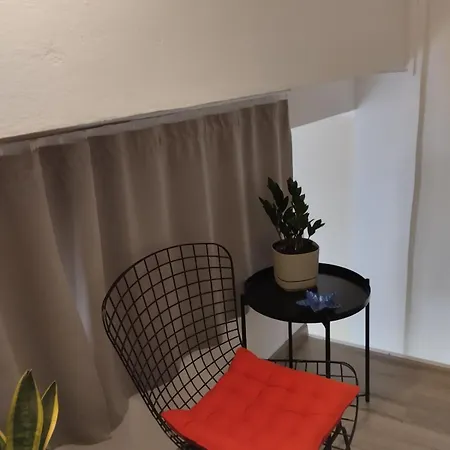 Corner House * Hanya