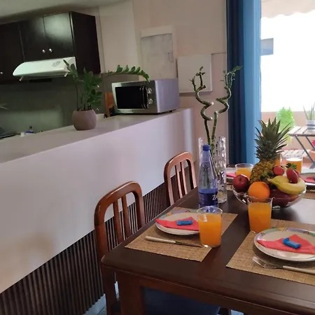 Apartament Corner House *